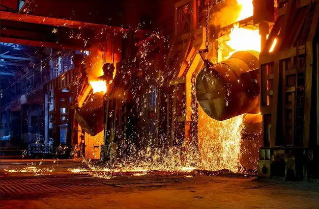 钢铁业着力稳运行稳效益